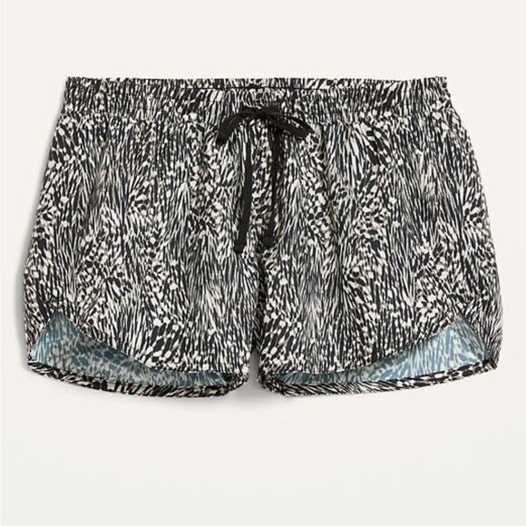 Old Navy Mid Rise Dolphin Hem 3” inseam workout shorts - Picture 1 of 3